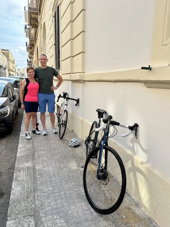 a couple with two gravel bike rental in Lecce